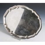 Ovales Tablett mit geschweiftem Rand, 830 Silber, gepunzt Herstellermarke Wilkens, Halbmond, Krone