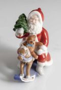 Kleine Figurine, "The Annual Santa 2005", Weihnachtsmann mit Tannenbaum und Teddybär auf Schlitten