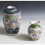 Zwei Vasen, wohl Niederlande, Anfang 20. Jahrhundert, blaue Unterglasurmarke PB und Modellnr.,
