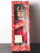Käthe Kruse-Puppe, "Gritli", Mädchen mit braunen Zöpfen und blauen Augen, in rotem Kleid und