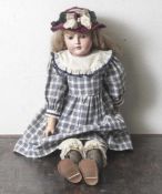 Puppe, um 1900, wohl Mengersgereuth, Nr. 151.6, Porzellankopf, am Hinterkopf Marke Dreieck mit