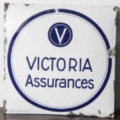 Emailschild "Victoria Assurances", wohl 50er Jahre, quadratische Grundform, gewölbt, vier Bohrungen,