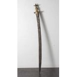 Tulwar, wohl 19. Jahrhundert, gebogene Klinge, Griff Messing. L. ca. 88 cm.