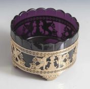 Runde Tischschale im Stil des Empire, wohl 20/30er Jahre, violettfarbenes Glas, der Rand oben