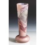 Vase, Jugendstil, Gallé, Glas, violett überfangen, schlanker sich nach oben konisch verbreiternder