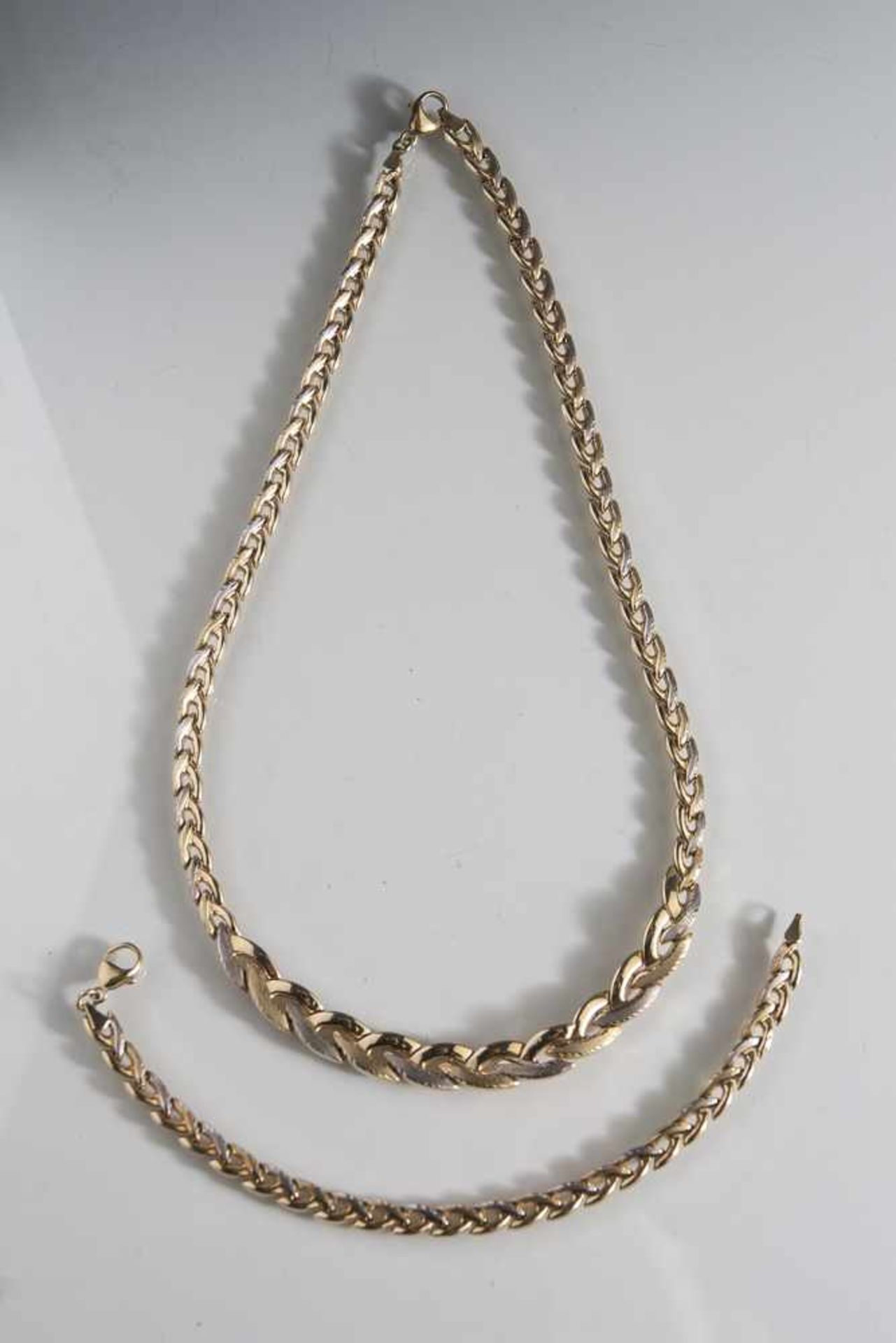 Halskette und Armband, Gelbgold 585, L. Kette ca. 45 cm, L. Armband ca. 19 cm, ca. 24,3 gr. (