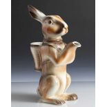 Kaffeekanne, Keramik, polychrome Krakelee-Glasur, Form eines aufrecht sitzenden Hasen mit Korb auf