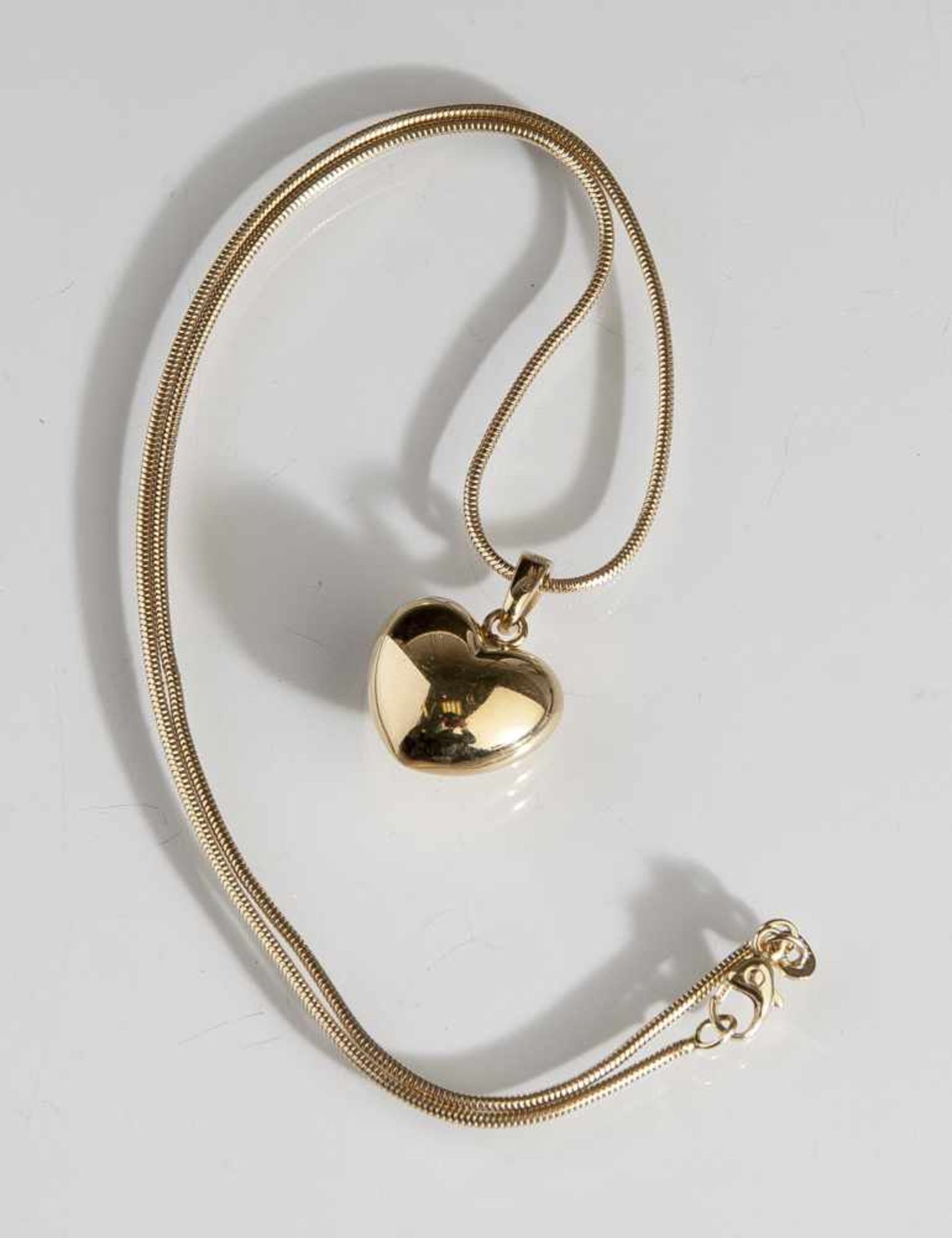 Kette mit Herzanhänger, Gelbgold 585, Schlangenkette mit plastischem Anhänger in Herzform, L.
