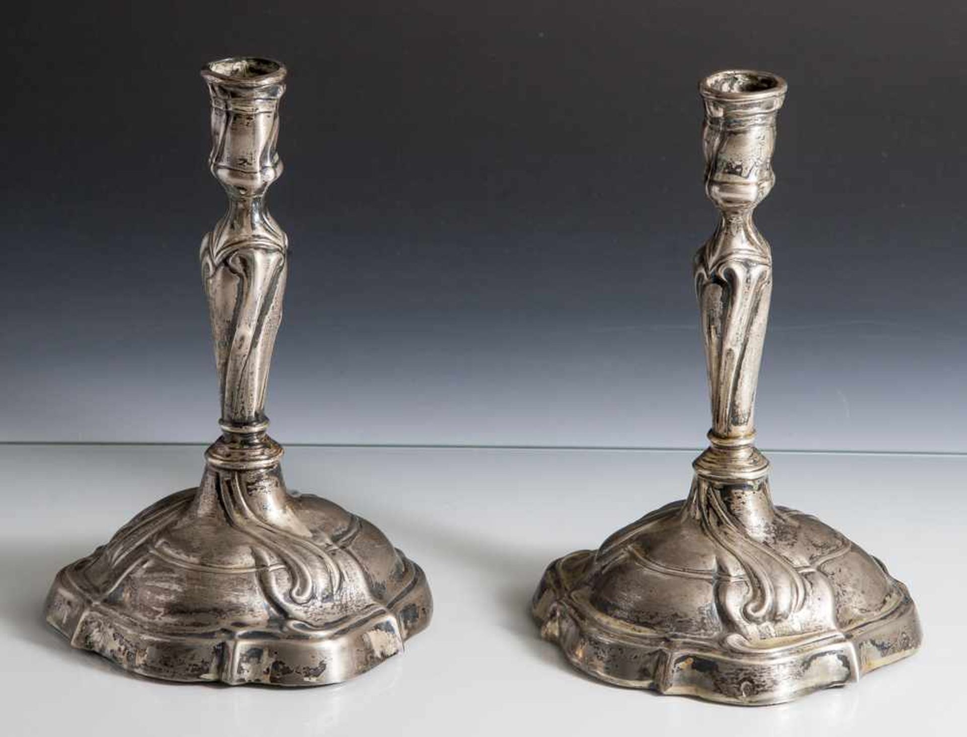 2 Kerzenhalter, je 1-flammig, Silber, Beschauzeichen Augsburg Meister Gottlieb Mentzel (1737-