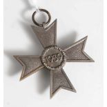 Kriegsverdienstkreuz 2. Klasse 1939, Mittelschild mit Hakenkreuz umrandet von Eichenlaubkranz, rs.