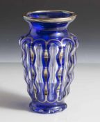 Vase, Art Deco, klares Glas, blau u. Silber überfangen, kegelförmig nach unten verjüngend,