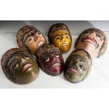 6 balinesische Tanzmasken, aus Holz geschnitzt und farbig bemalt. Verschiedenfarbige Gesichter mit