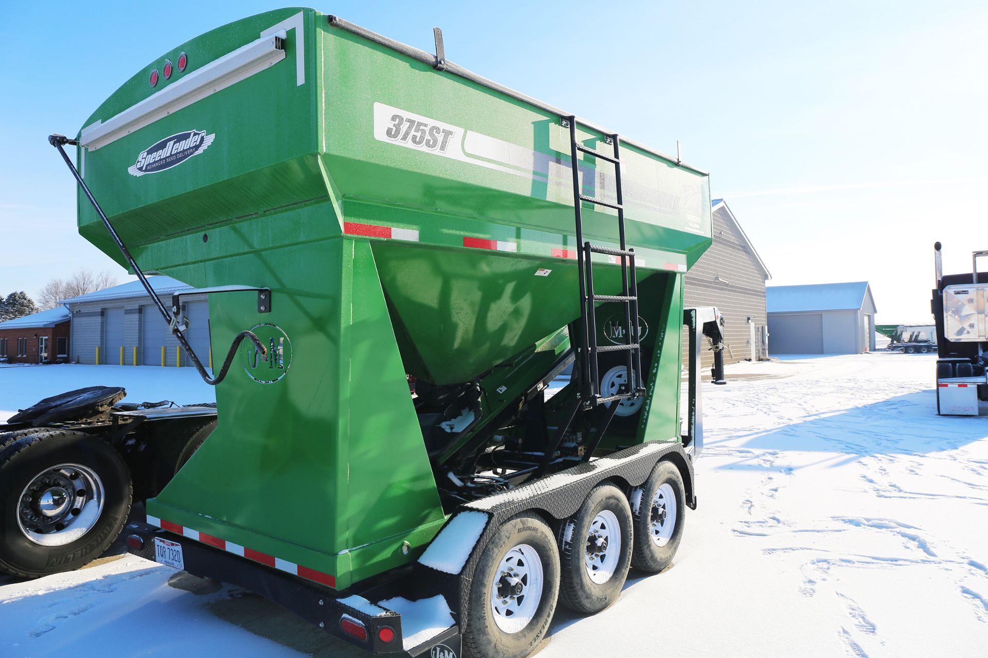 J & M Seed Tender (2013) - 1J9BB2332DF297523 - J & M 375 seed tender, dual hopper compartments, - Image 3 of 7