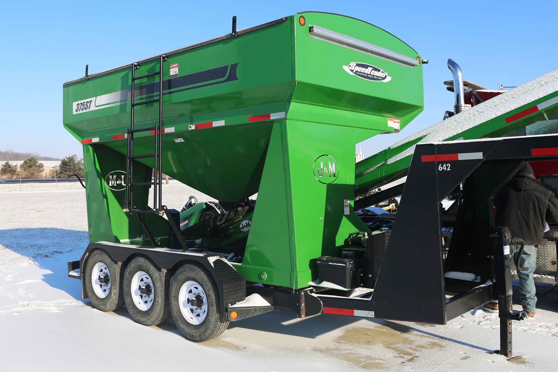 J & M Seed Tender (2013) - 1J9BB2332DF297523 - J & M 375 seed tender, dual hopper compartments, - Image 2 of 7