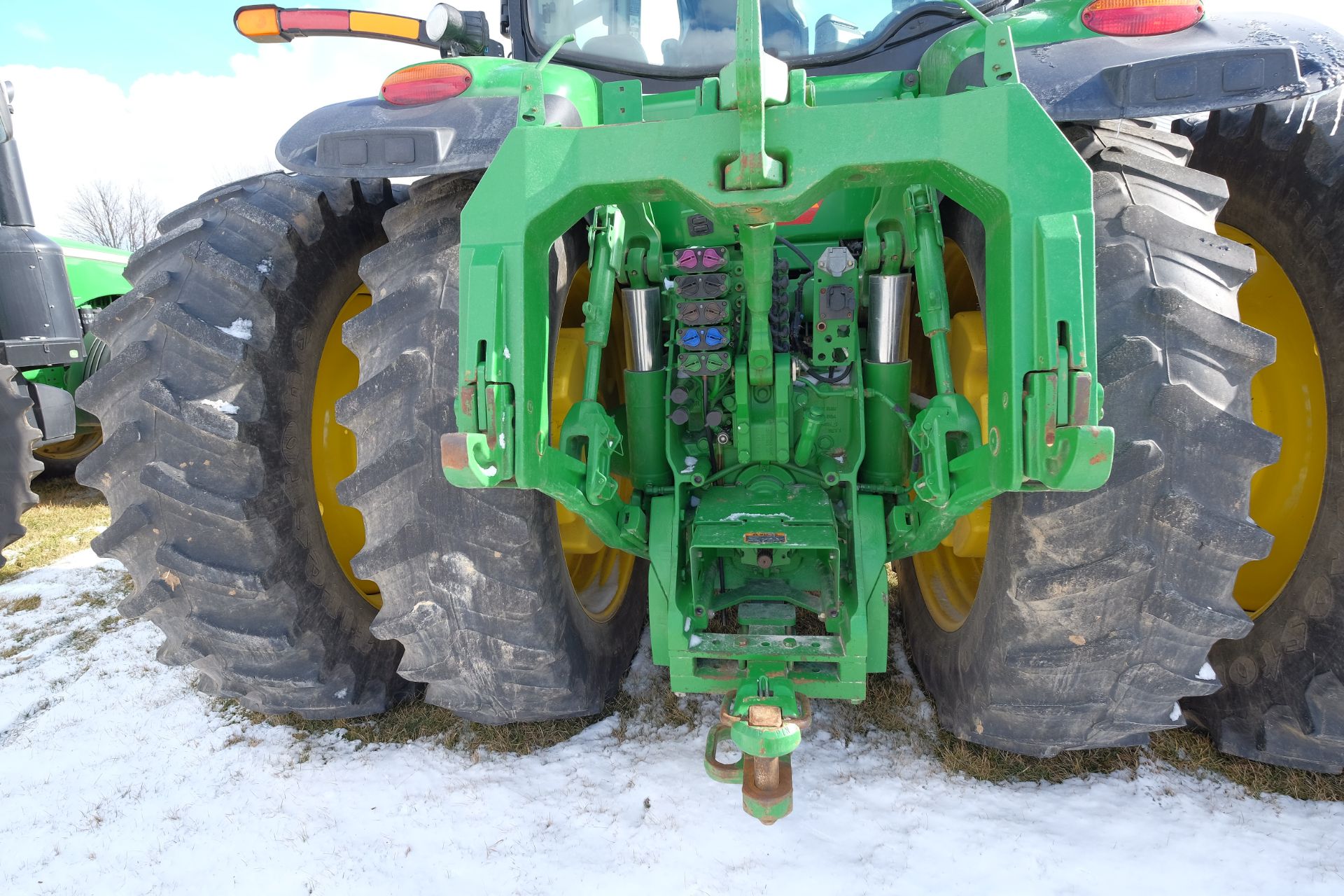 John Deere Tractor 8360 (2011) -1RW8360RCBD047523- 2,596 hours, 360 hp, mwfd ,ivt transmission - Image 4 of 14