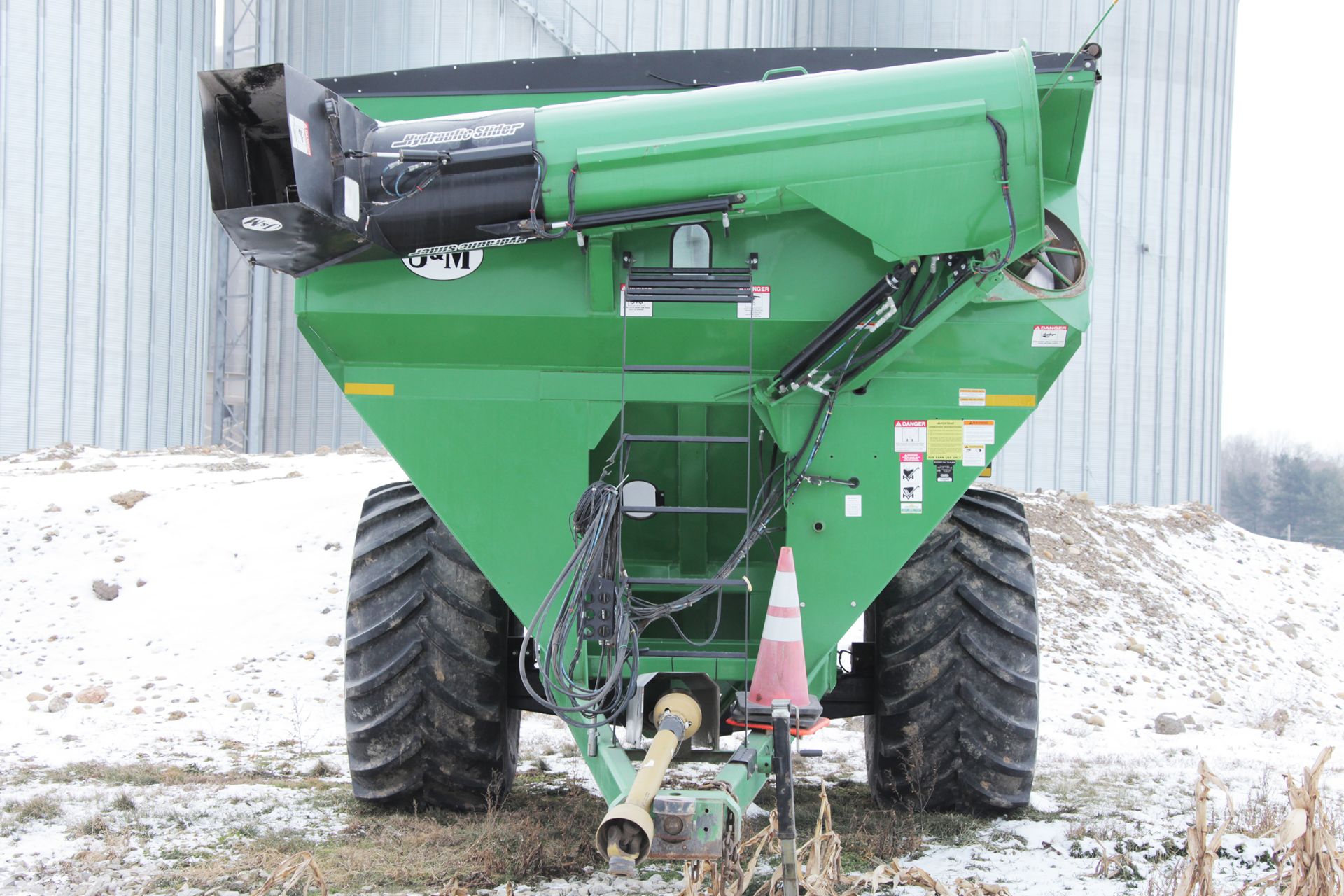 J & M Grain Cart (2012) - 1204503 - J & M 1151 Grain Storm grain cart, scales, roll tarp, hyd. - Image 4 of 4