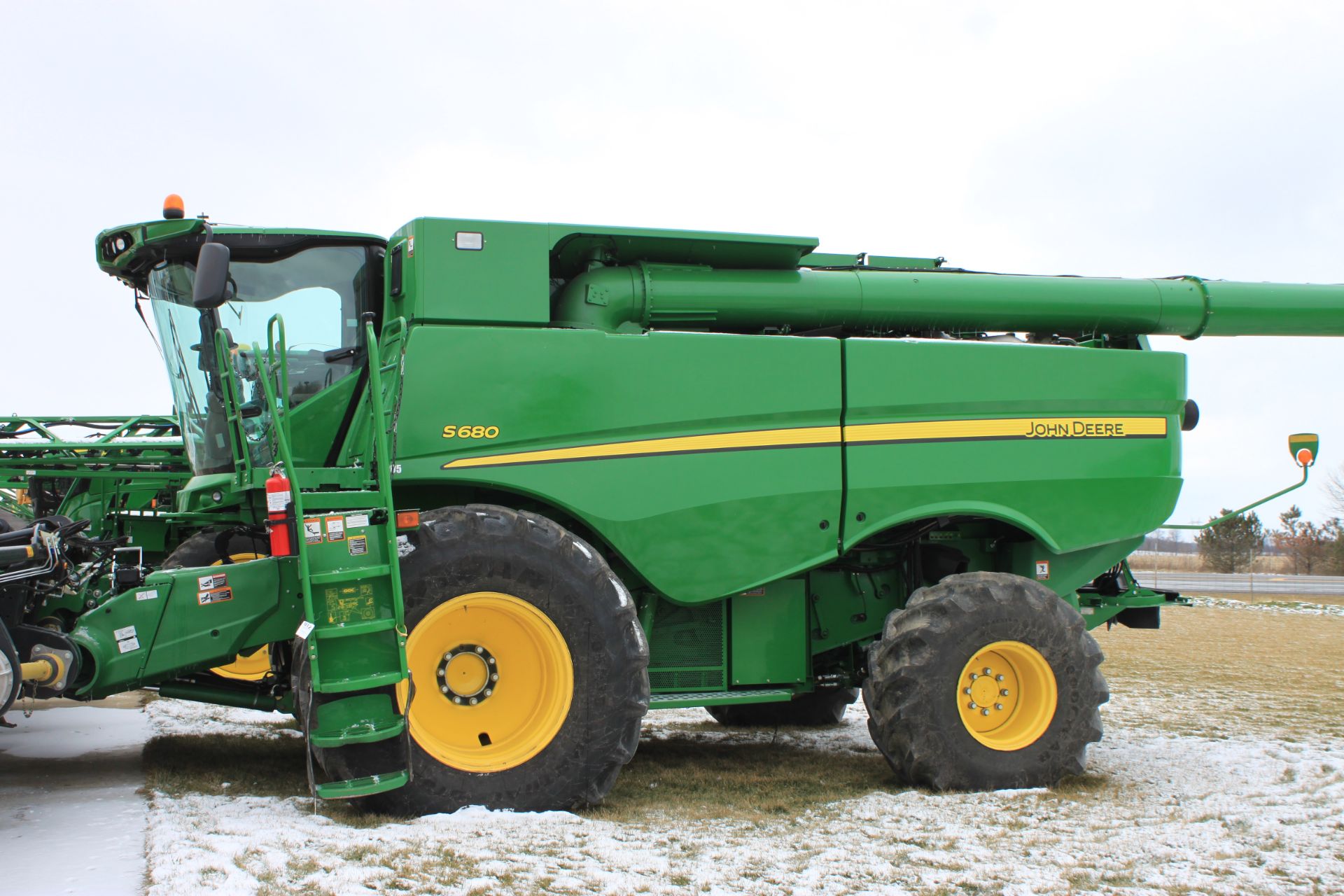 John Deere Combine S680 (2014) - 1H0S680SCD0765285 - 1,086 engine hours, 667 seperator hours, 4WD, - Image 2 of 11