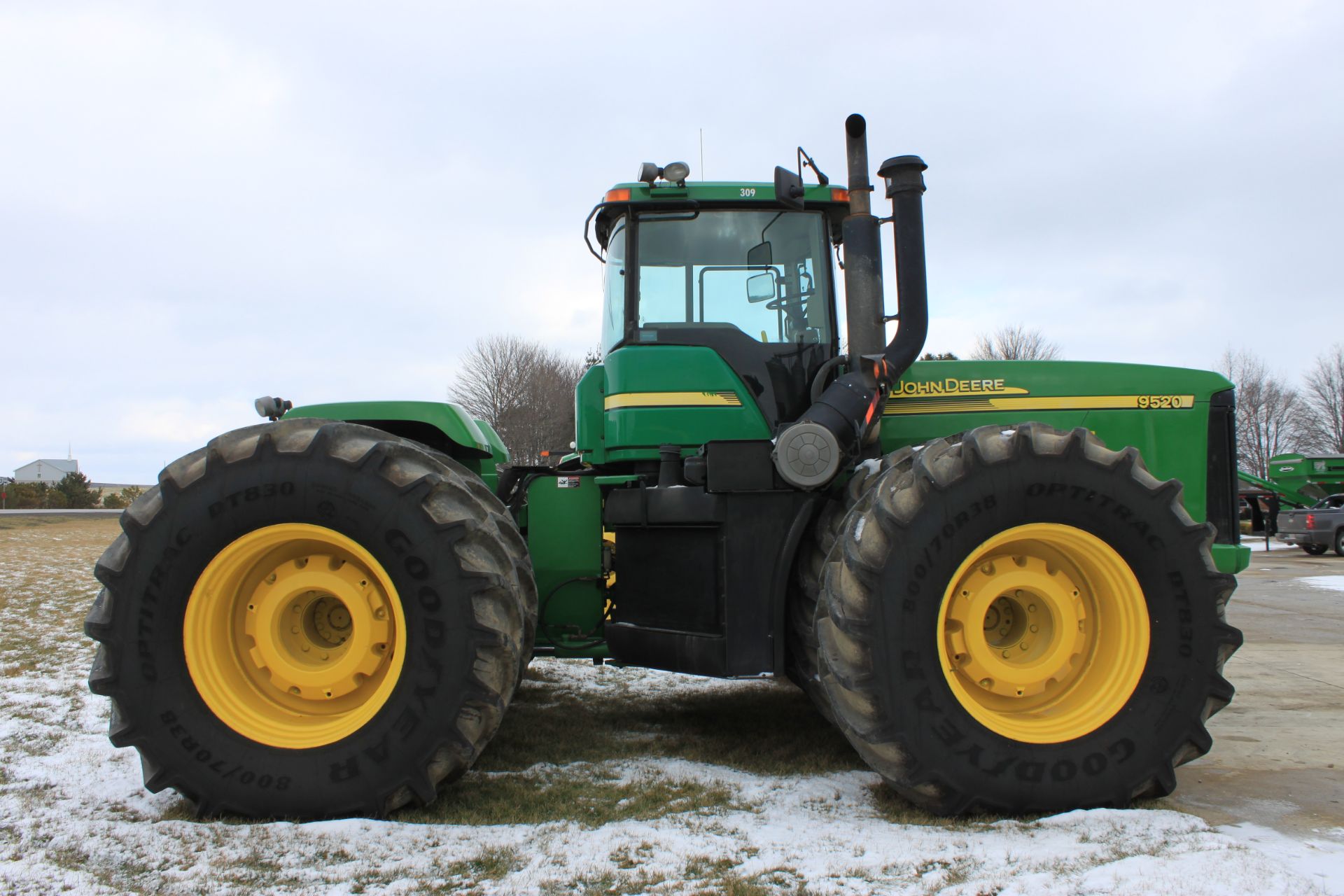 John Deere Tractor 9520 (2002) - RW9520P002320 - 6,281 hours, 450 hp 4WD, cab w/heat,ac and radio, - Image 4 of 11