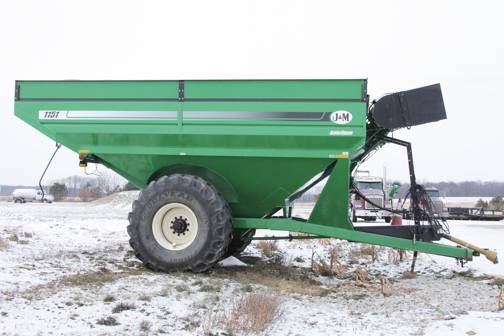 J & M Grain Cart (2012) - 1204503 - J & M 1151 Grain Storm grain cart, scales, roll tarp, hyd. - Image 3 of 4