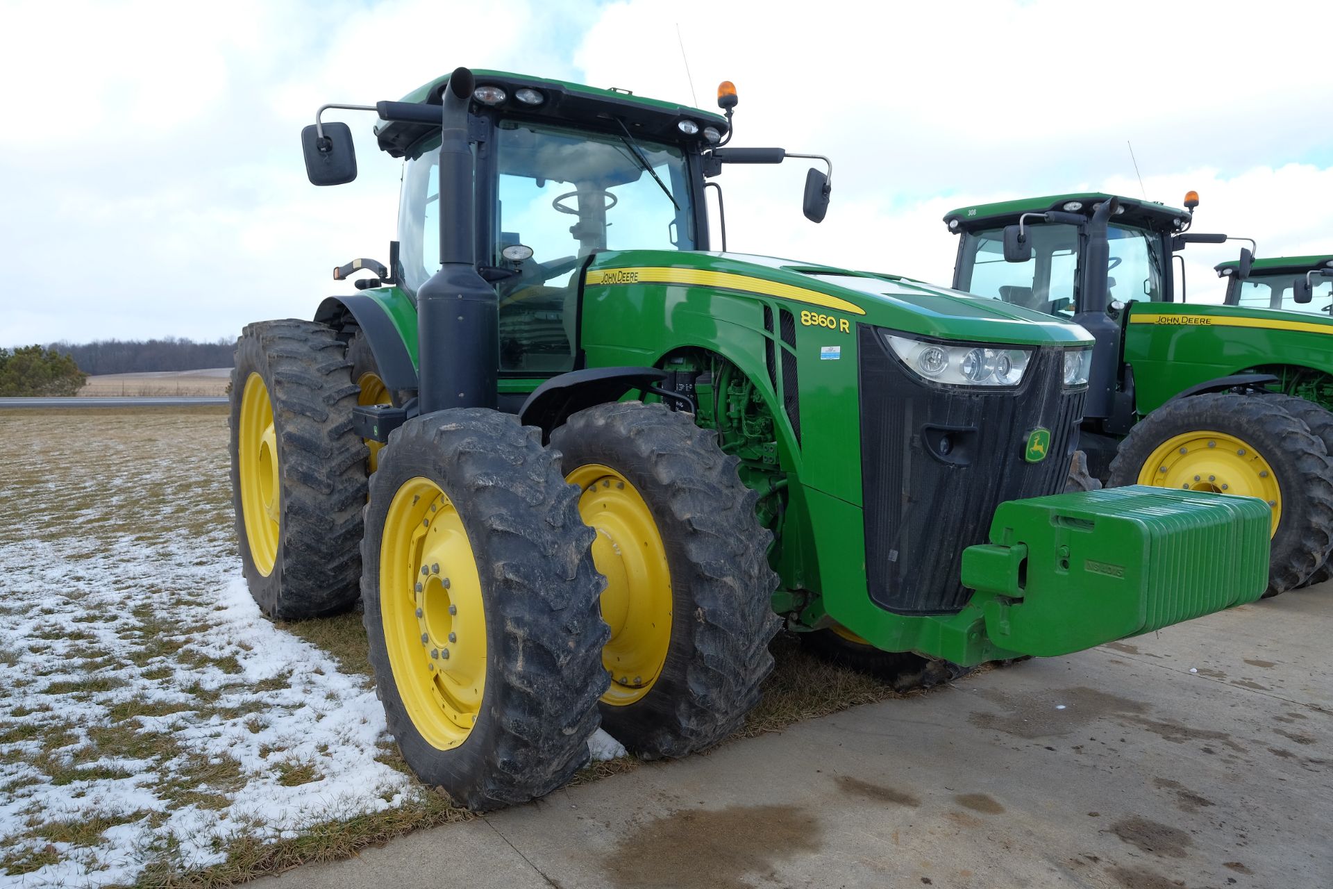 John Deere Tractor 8360 (2012) - 1RW8360RPCD057229 - 2,525 hours, 360 hp,mwfd, ivt transmission with - Image 7 of 14