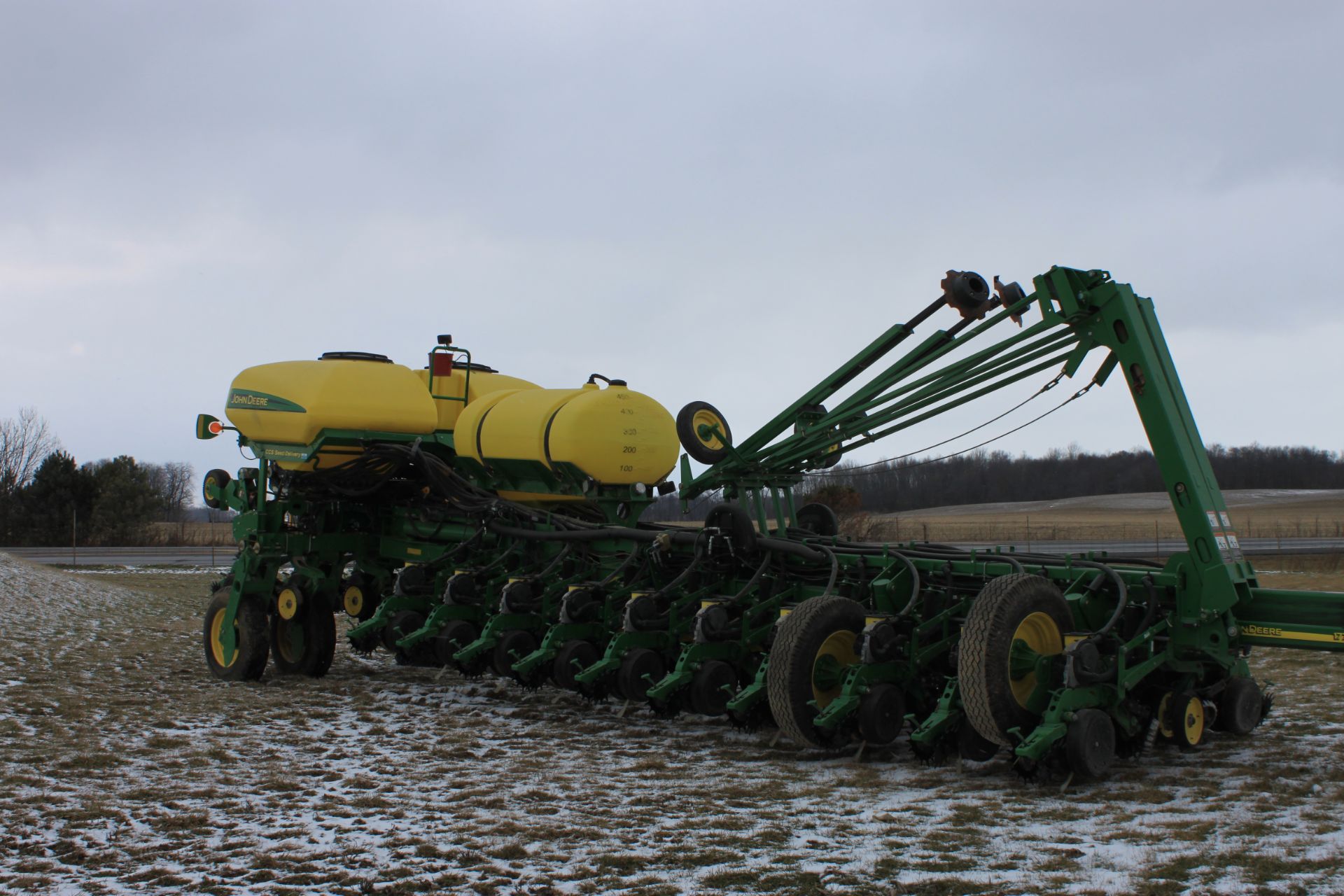 Planter 1770 (2013) - A01770CPDM755335 - 24 row 30"row spacing, active pneunamatic down force - Image 6 of 6