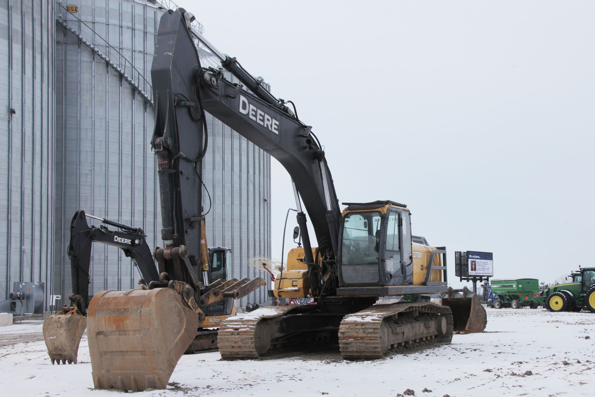 John Deere 270DLC Trackhoe (2008) - 703609/FF270DX703558 - 6152 hrs, 2008 JD 270D LC trackhoe, 48"