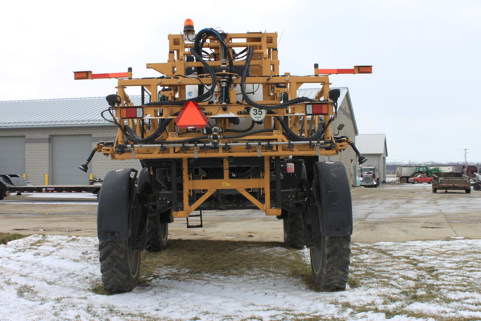 Rogator Sprayer 1100B (2014) - A1100LFNSL1049 - 622 hours, 315 hp, 1100 gallon liquid system( - Image 4 of 12