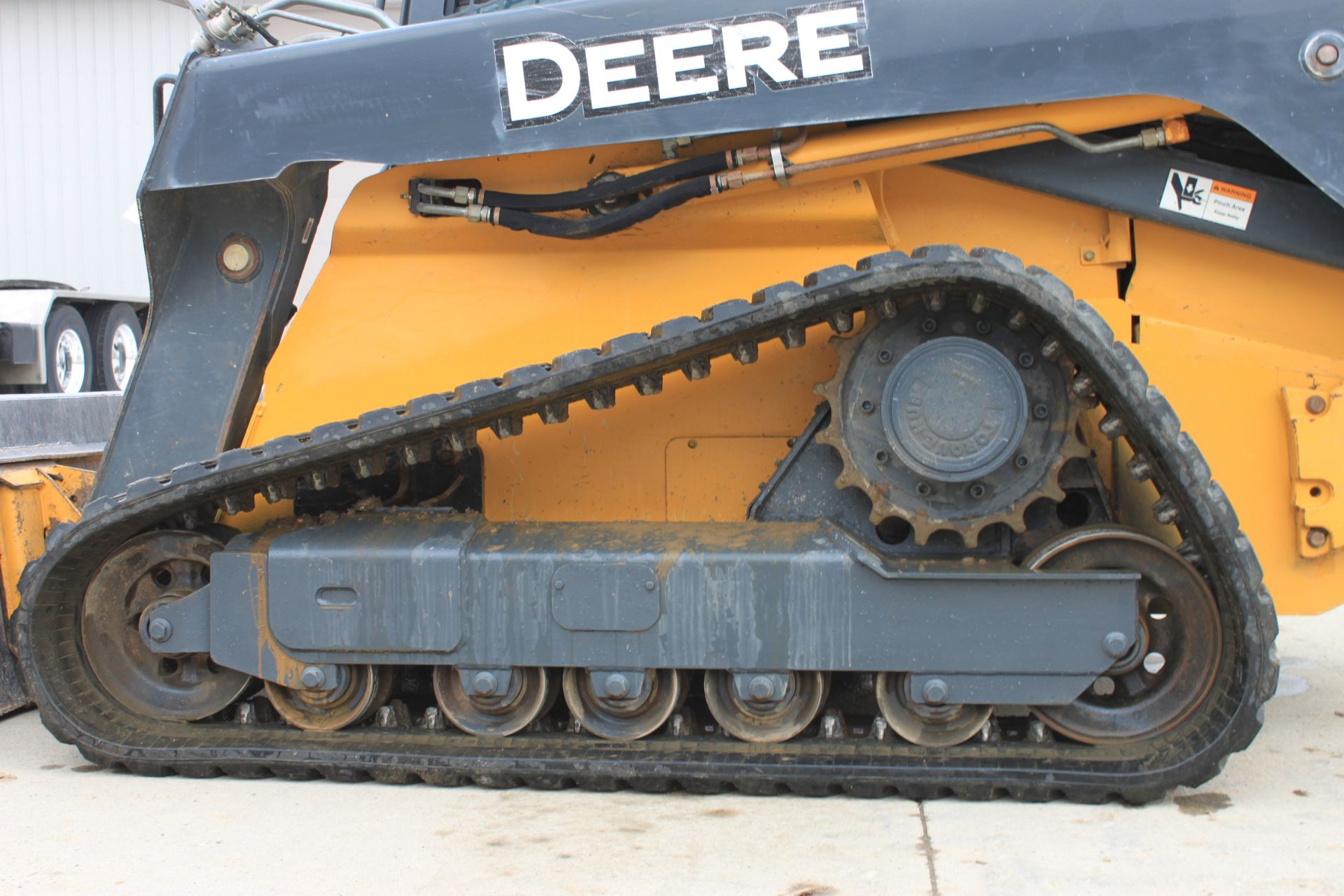 John Deere Skid Steer 333D (2011) - 1TO333DMTCD222999 - 2829.4 hrs,18" tracks at 80 %, 2 speed, - Image 6 of 11