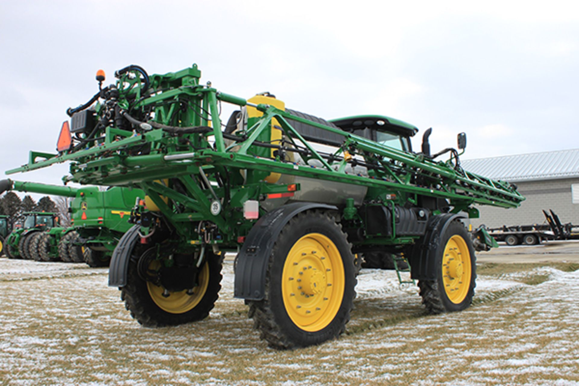 John Deere R4045 Sprayer (2016) - 1N04045RLF0011231 - 216 hours, 1200 gallon liquid sysem( - Image 6 of 11