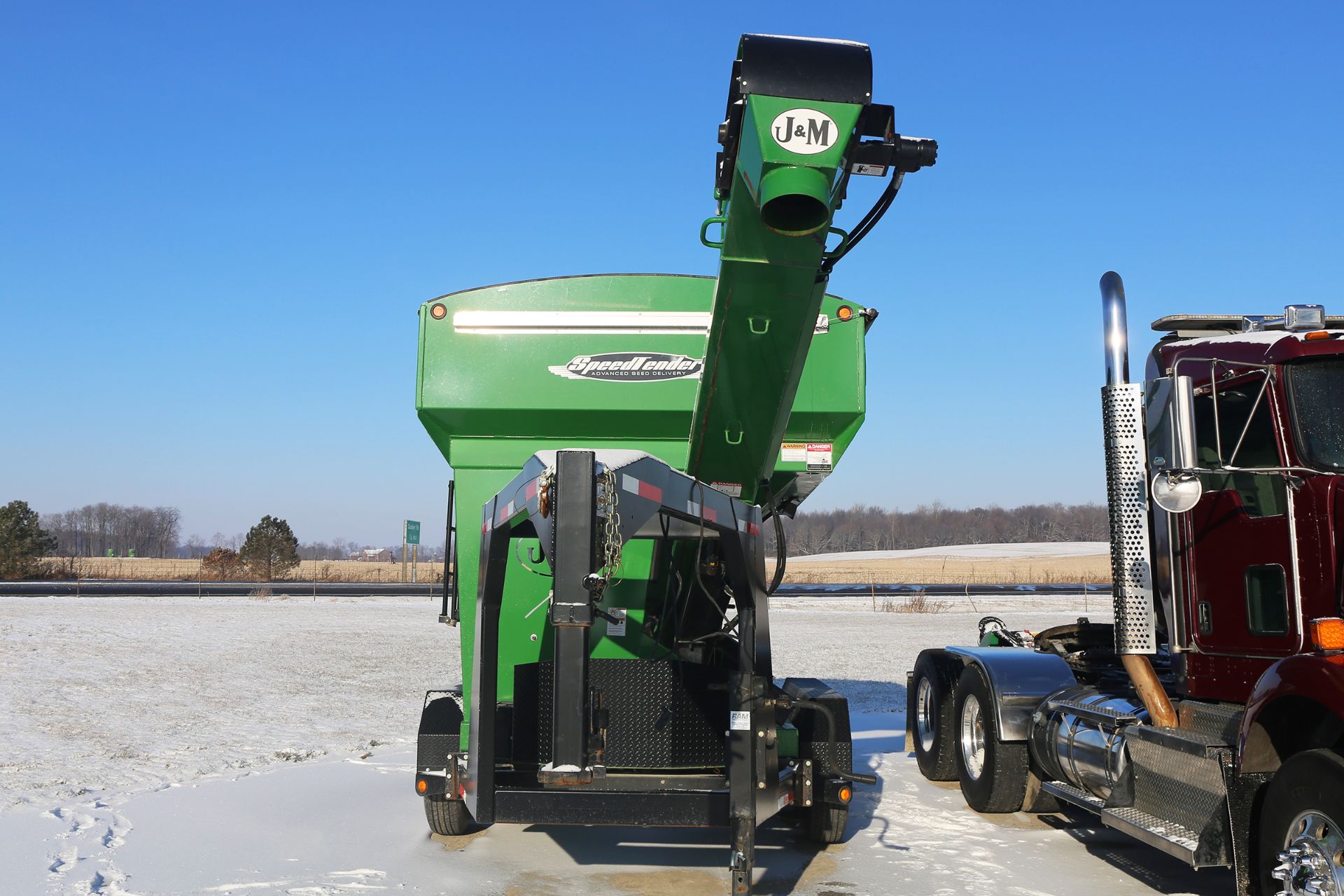 J & M Seed Tender (2013) - 1J9BB2332DF297523 - J & M 375 seed tender, dual hopper compartments, - Image 7 of 7