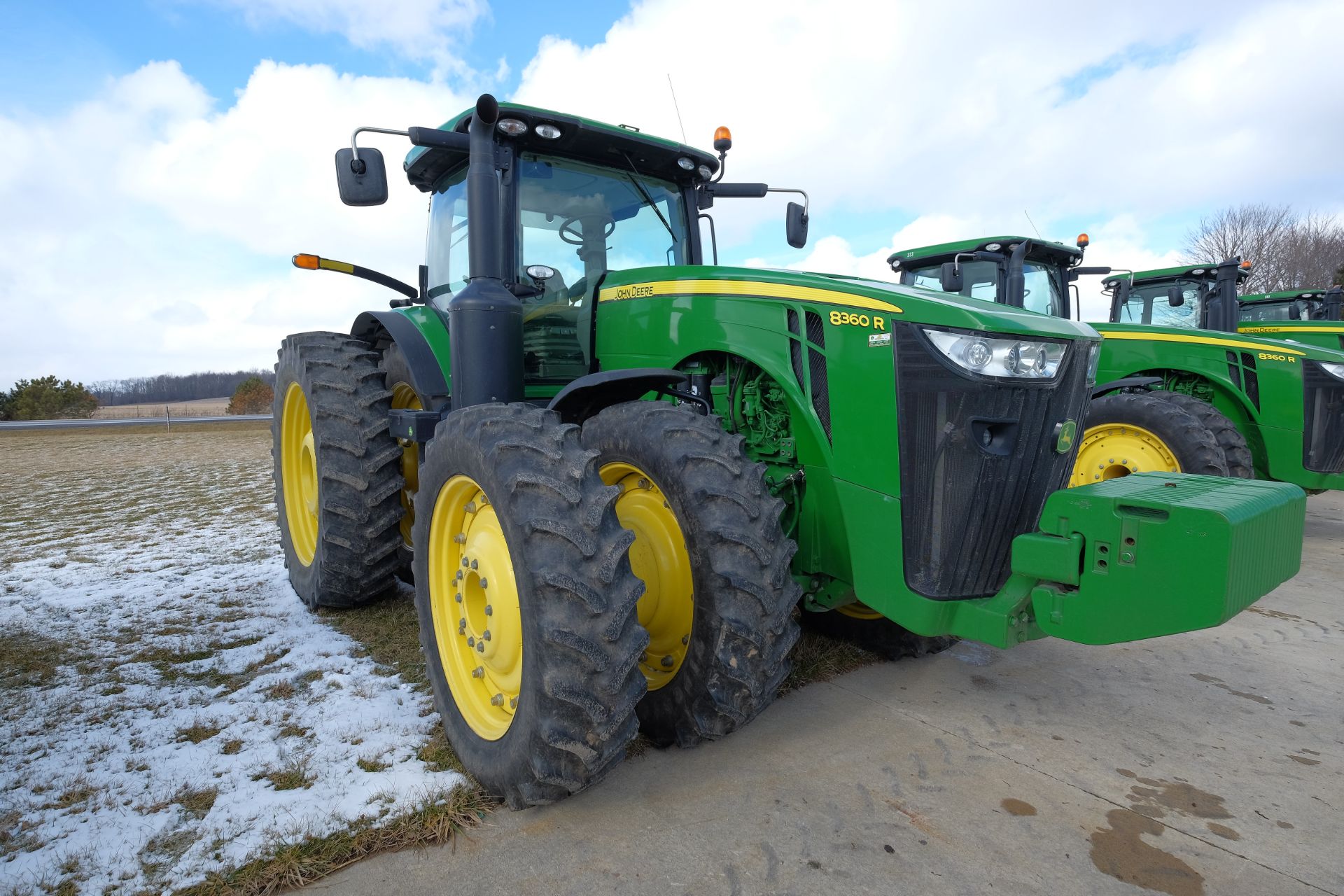 John Deere Tractor 8360 (2011) -1RW8360RCBD047523- 2,596 hours, 360 hp, mwfd ,ivt transmission - Image 8 of 14