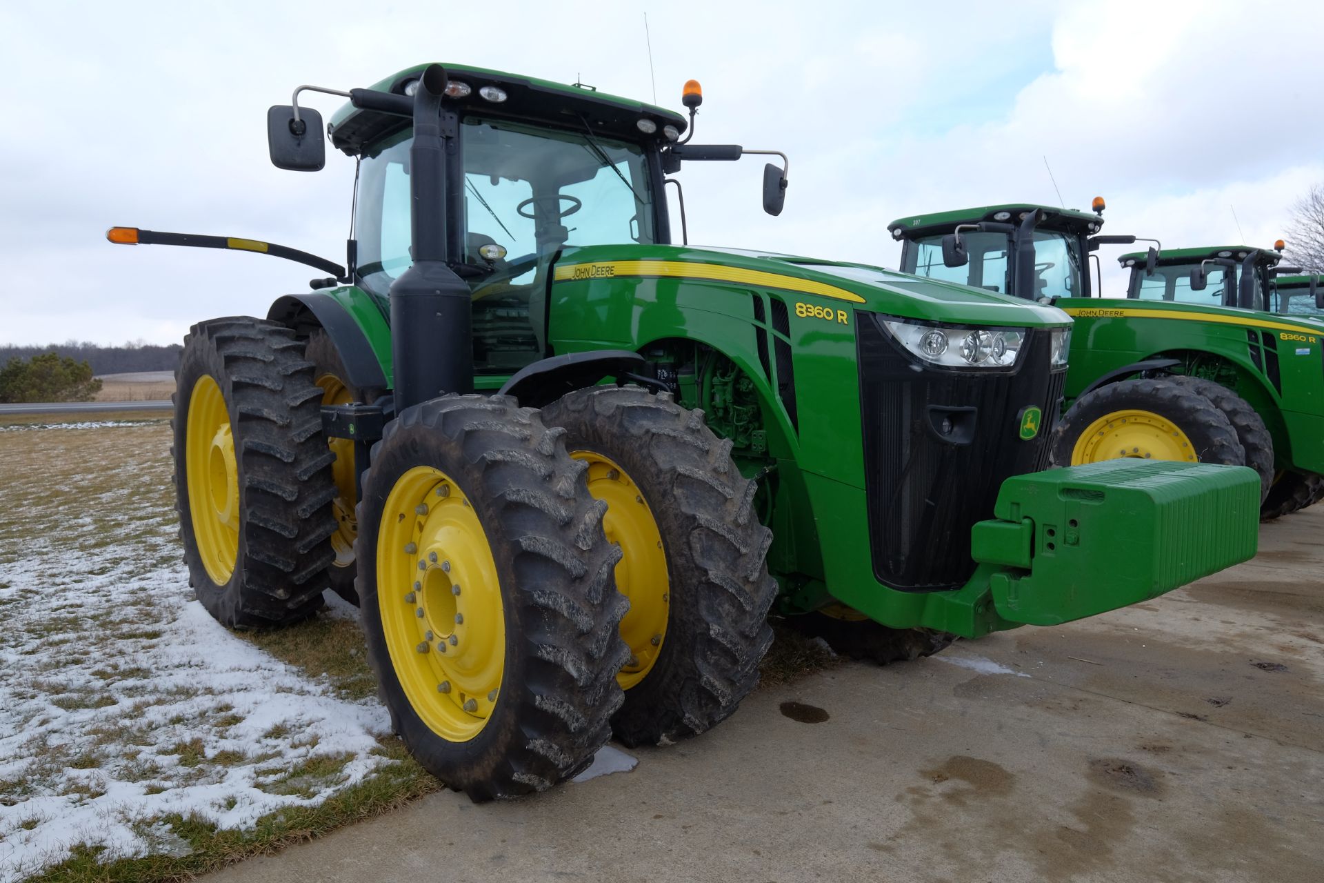 John Deere Tractor 8360 (2011) - 1RW8360RLBD048022 - 2,397 hours, 360 hp, mwfd ,ivt transmission - Image 7 of 8