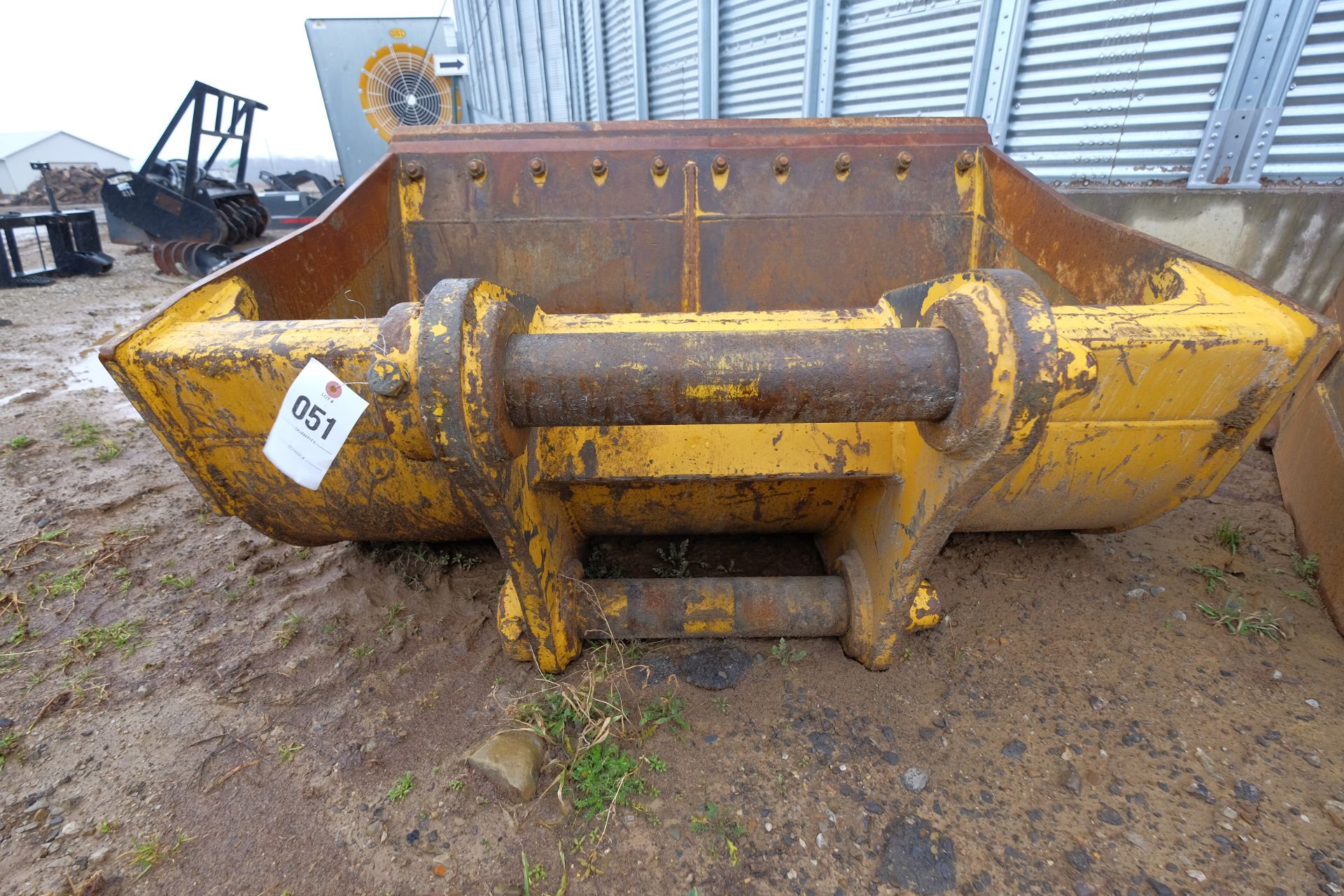 270 Bucket 60" (2012) - PD56231006513 - 60" AIM heavy duty smooth bucket, replacable cutting edge,