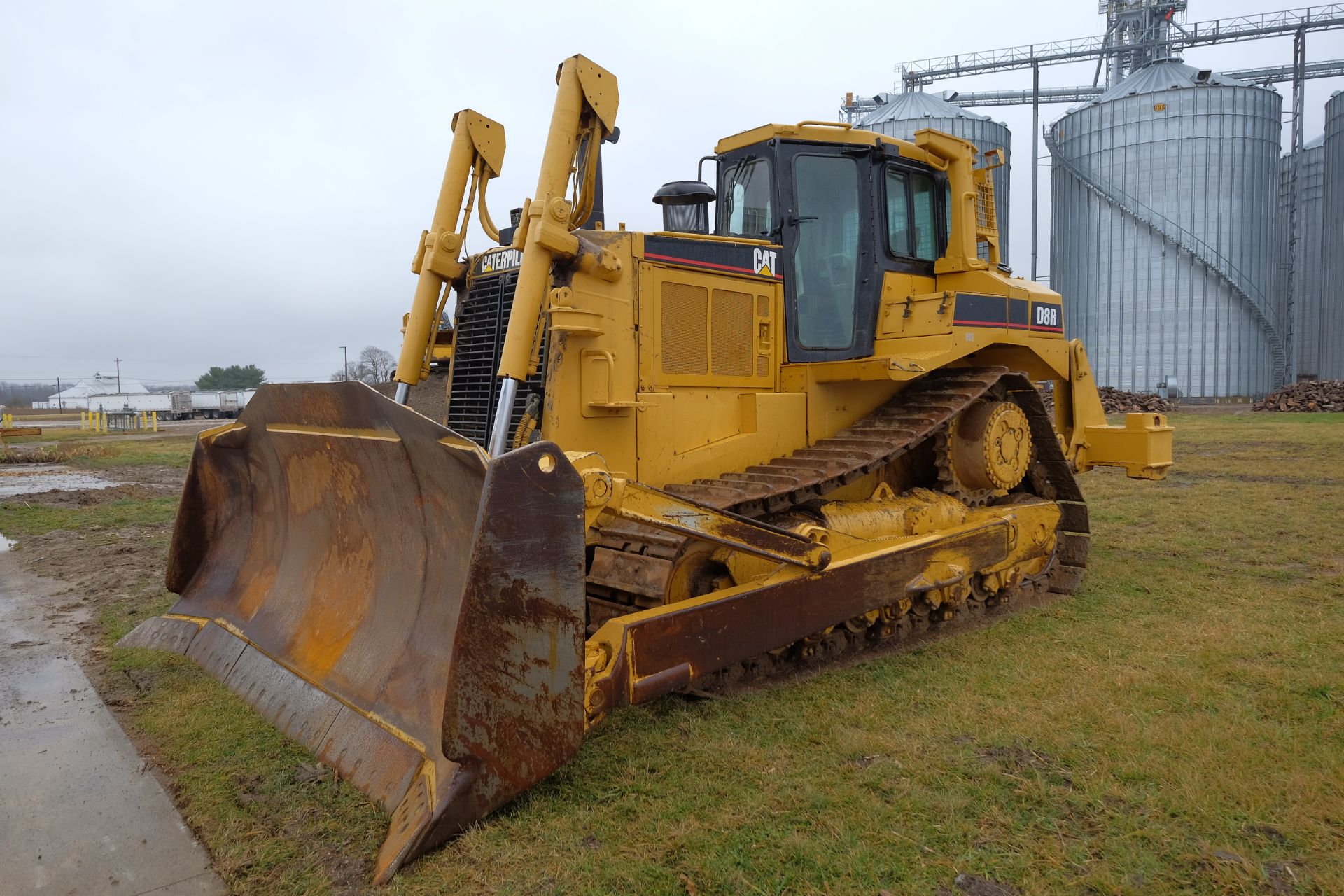 CAT D8 Dozer (1998) - 7XM02651 - 14,602 hrs, 1998 CAT D8R encloced cab,heat and ac,3406 cat