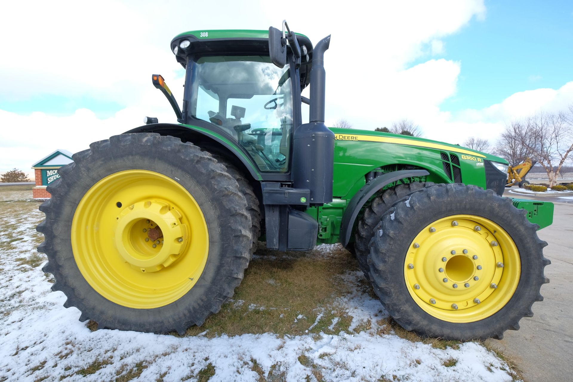 John Deere Tractor 8360 (2011) -1RW8360RCBD047523- 2,596 hours, 360 hp, mwfd ,ivt transmission - Image 7 of 14