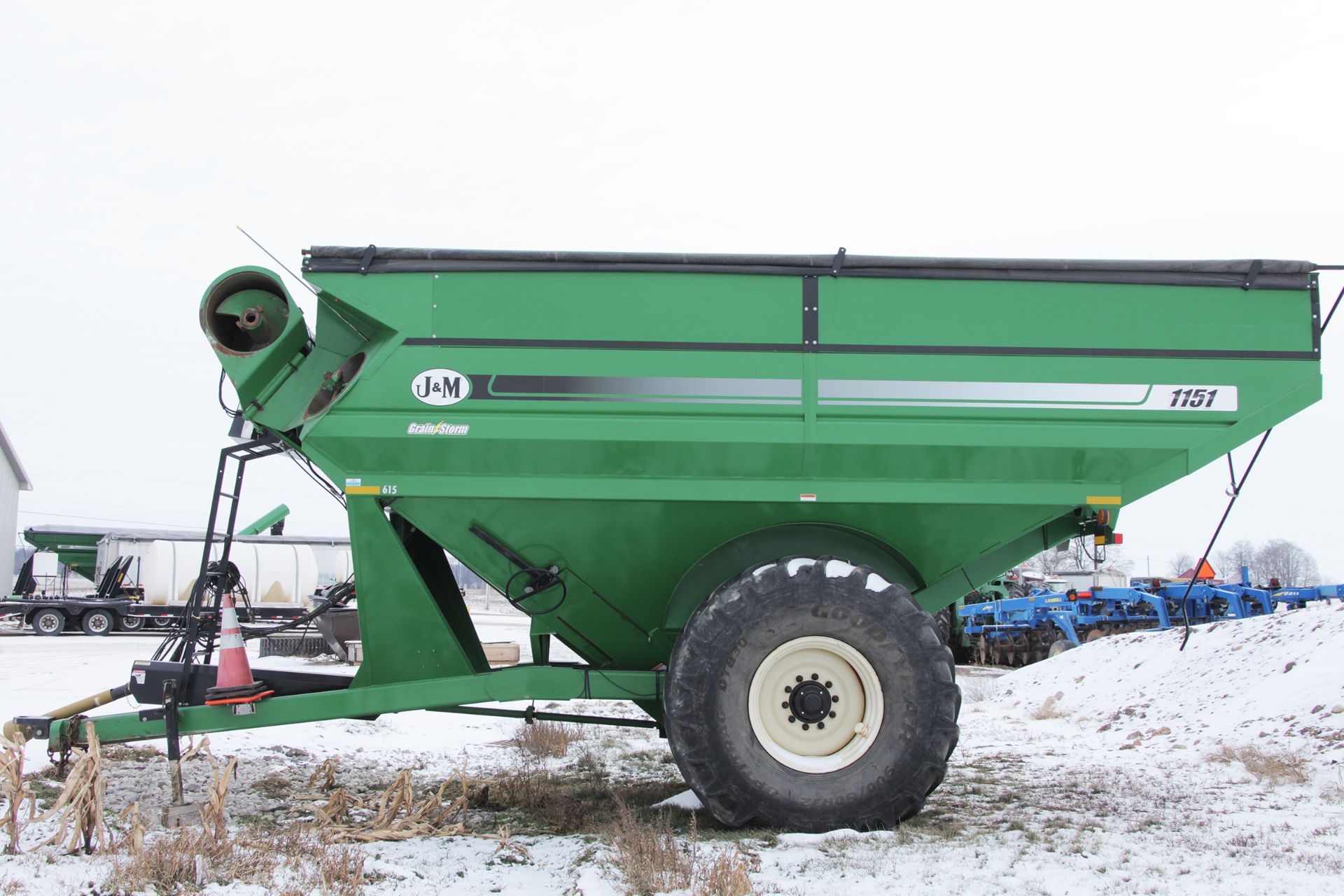 J & M Grain Cart (2012) - 1204503 - J & M 1151 Grain Storm grain cart, scales, roll tarp, hyd.