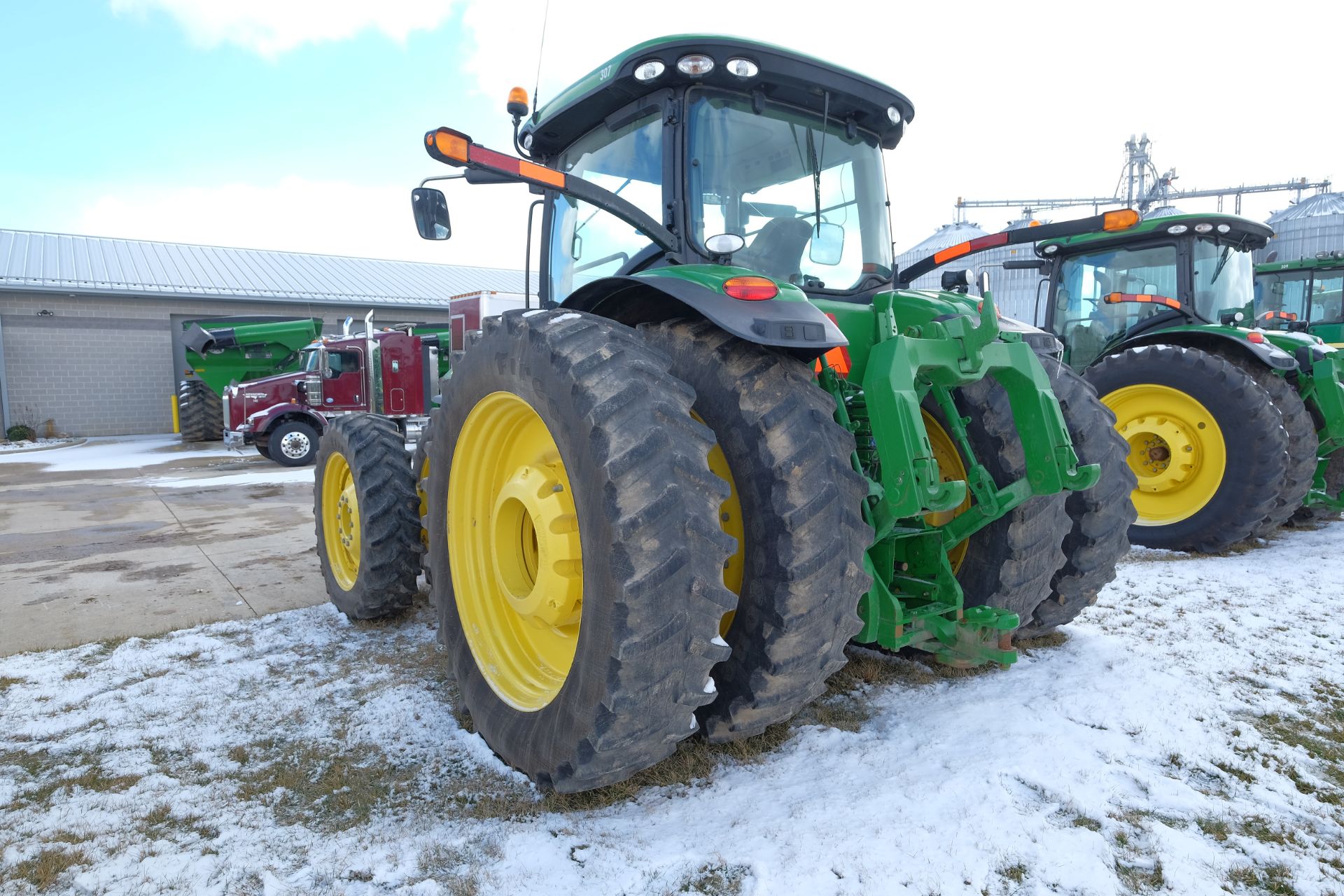 John Deere Tractor 8360 (2012) - 1RW8360RPCD057229 - 2,525 hours, 360 hp,mwfd, ivt transmission with - Image 3 of 14