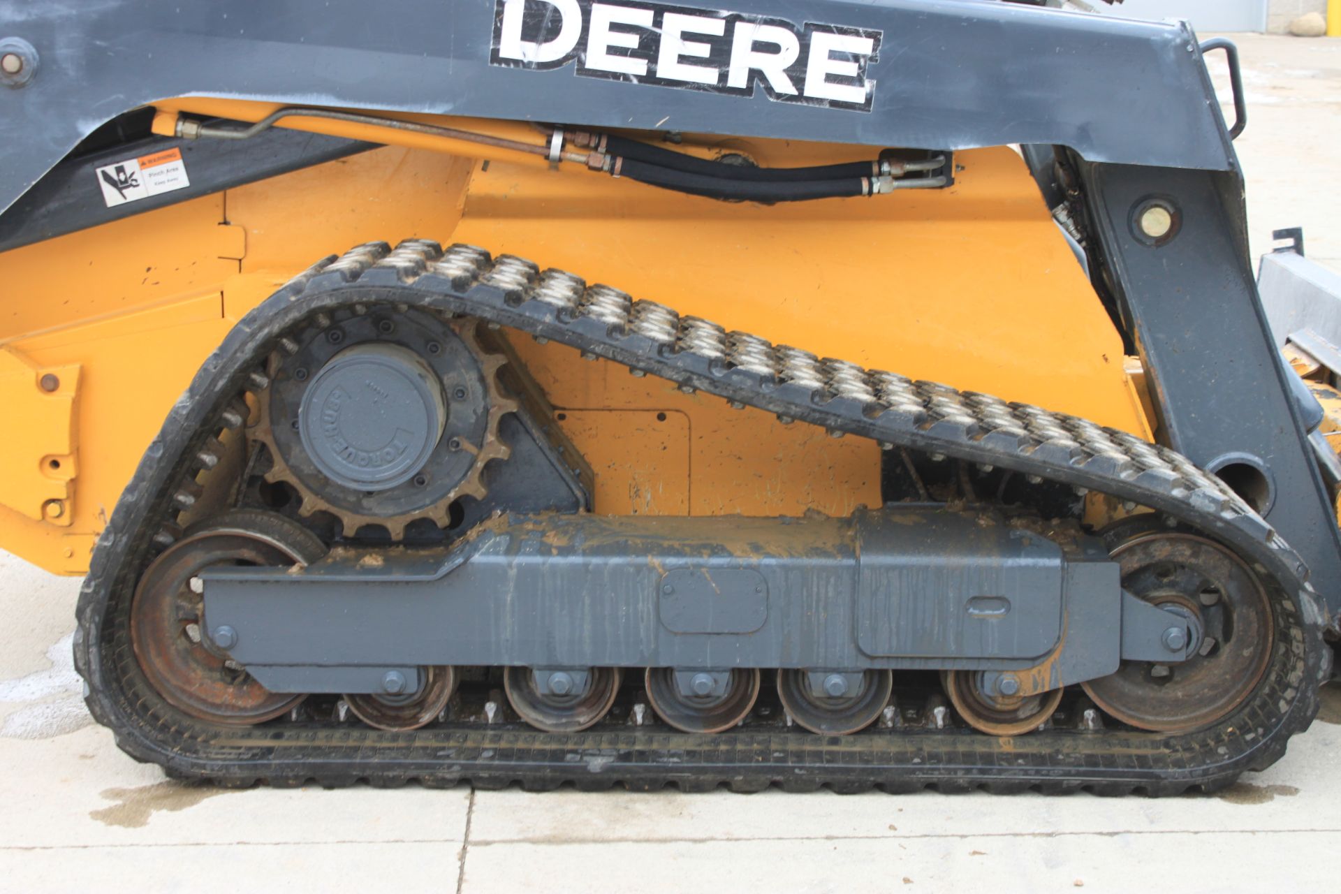 John Deere Skid Steer 333D (2011) - 1TO333DMTCD222999 - 2829.4 hrs,18" tracks at 80 %, 2 speed, - Image 3 of 11