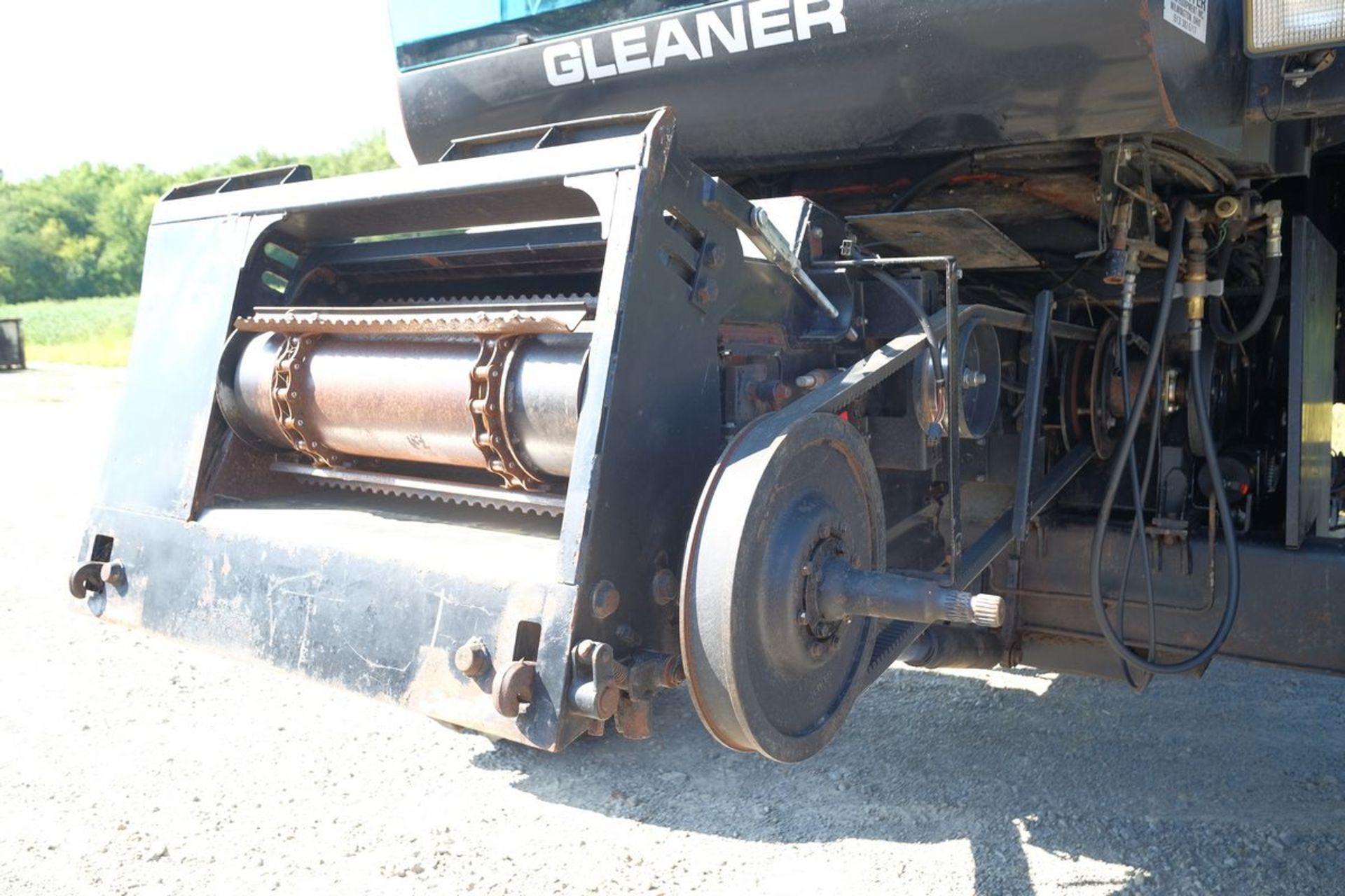 Gleaner R-42 Combine - Image 3 of 14