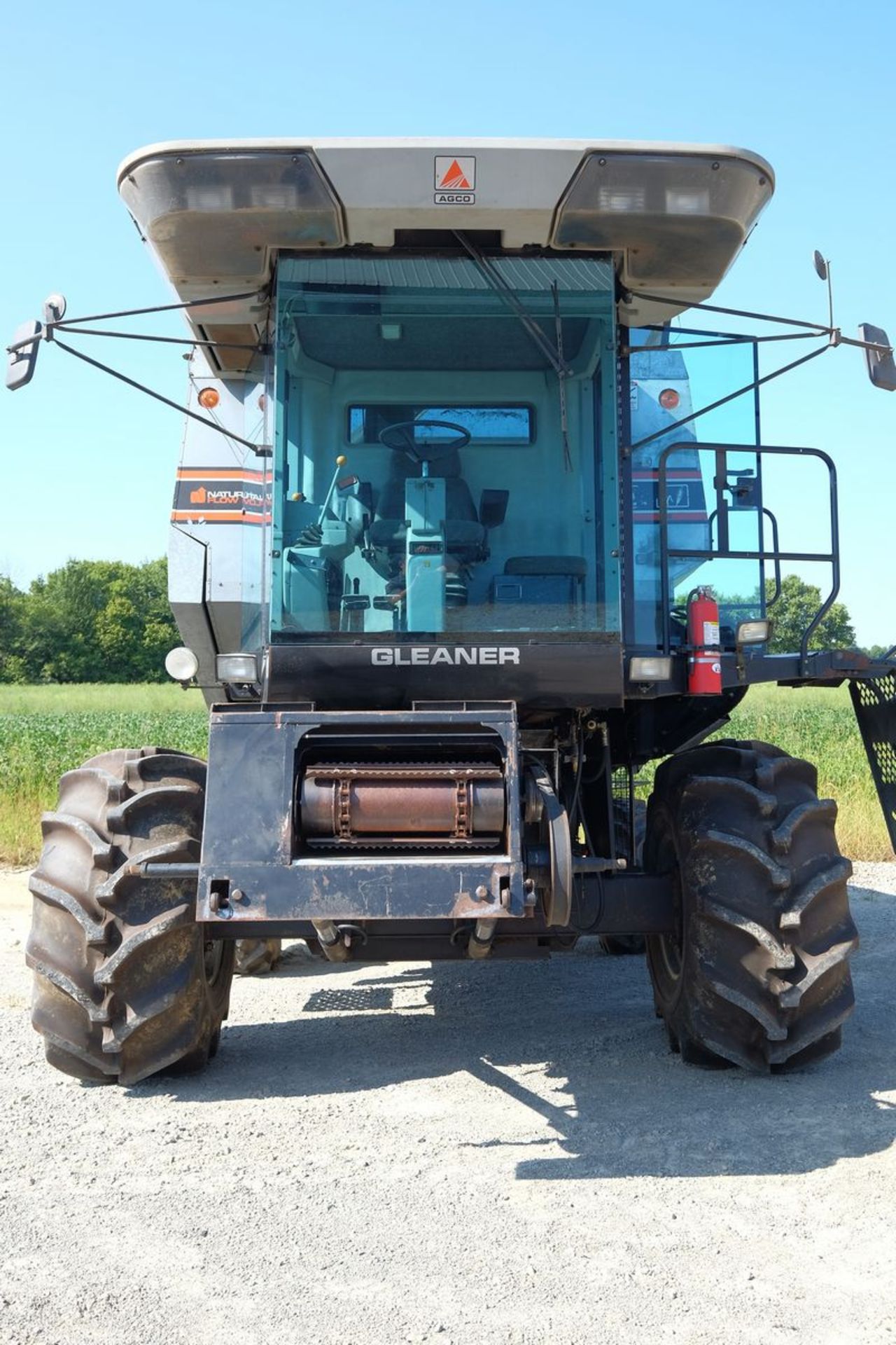 Gleaner R-42 Combine - Image 2 of 14