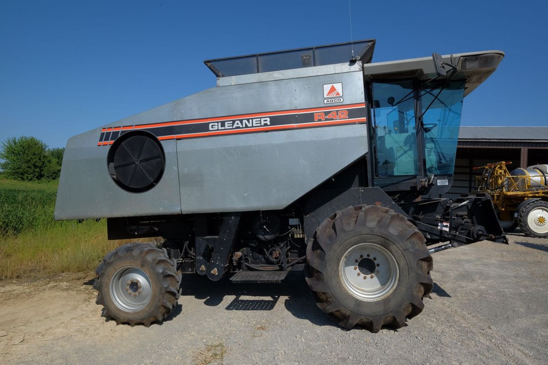 Gleaner R-42 Combine