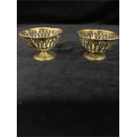A pair of silver bowls without liners hallmarked Birmingham 1916-17 (87g)