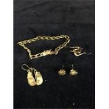 A selection of 9ct gold jewellery 15.4g