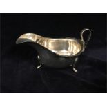 A silver sauce boat, hallmarked Birmingham 1937 (92.8g)