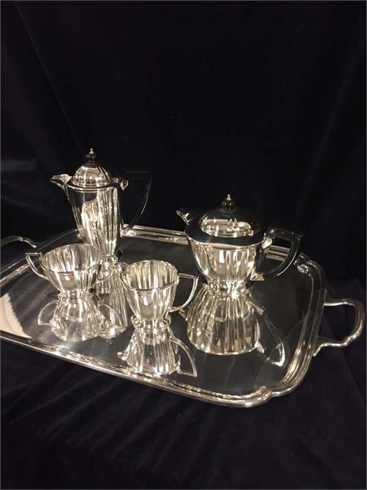 A Mappin and Webb silver plated tea service with tray, teapot, hotwater jug, sugar bowl and milk - Image 3 of 4