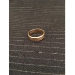 A 9ct gold Wedding Band (3.4g)