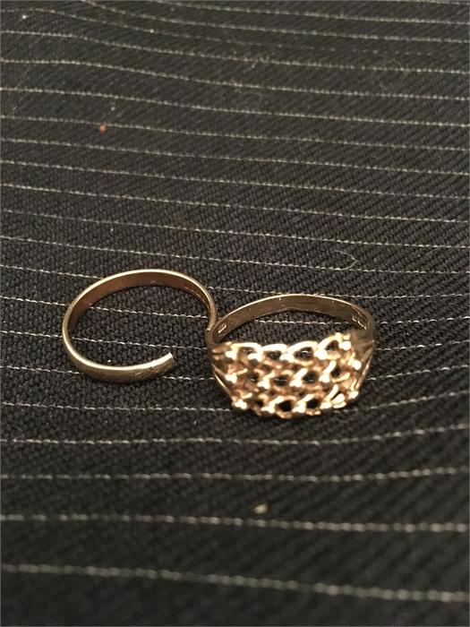 A 9ct gold hallmarked ring (3.1g) and a scrap gold ring Hallmarked 9ct (1.5g)