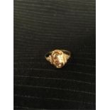 An Arabian gold scarab ring (2.4g) total weight