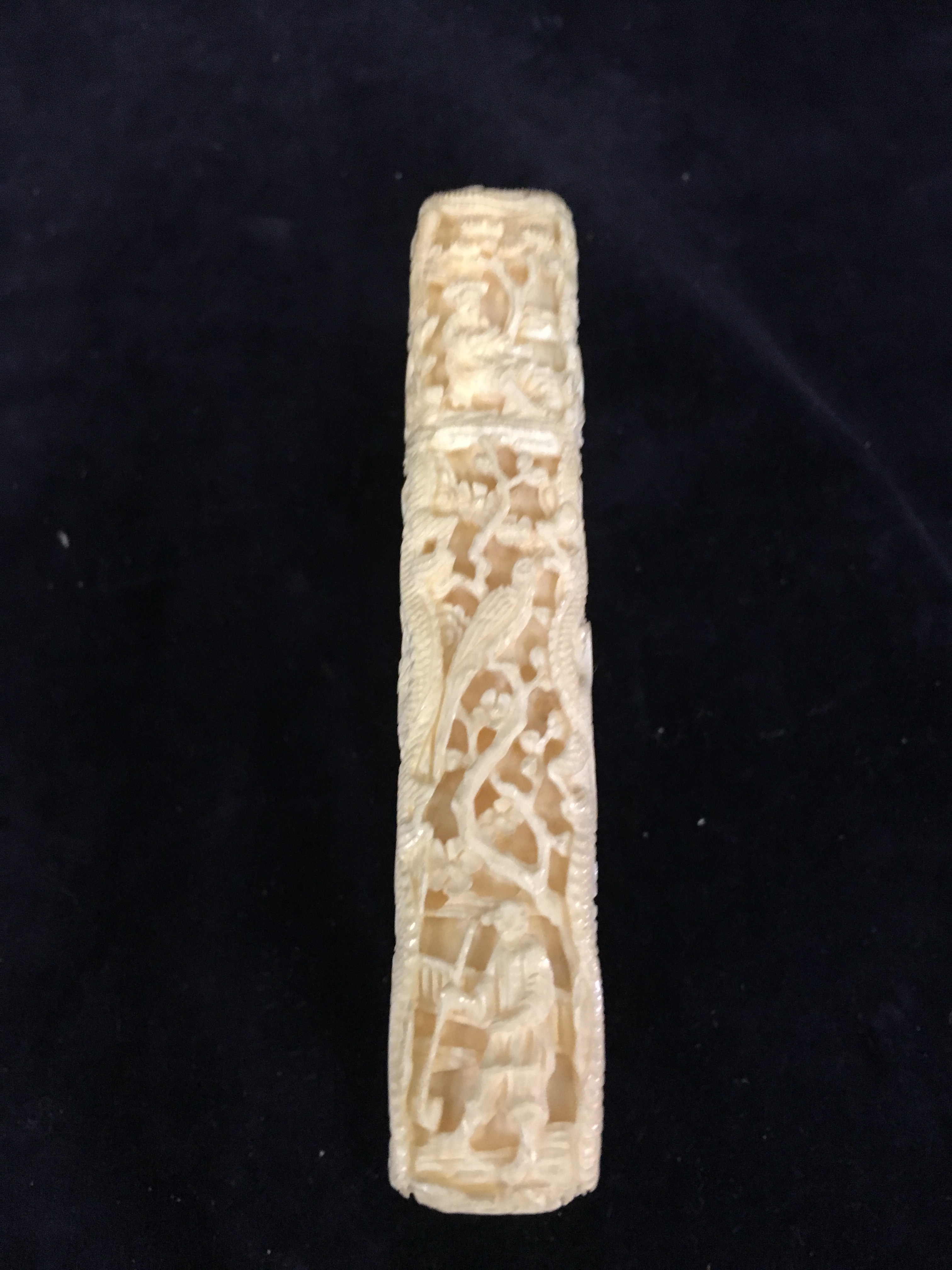 An Antique Japanese carved ivory card case. - Image 4 of 8