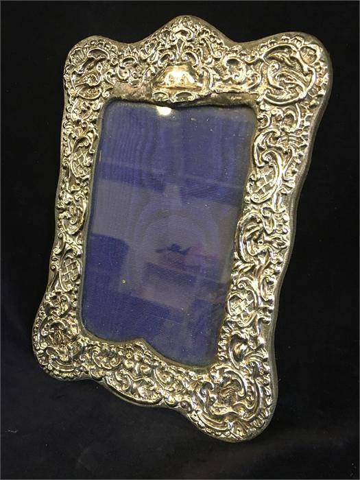 A silver picture frame (AF)